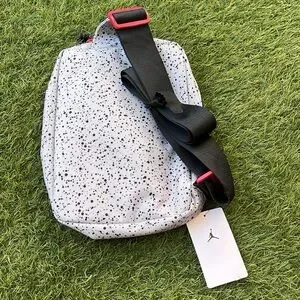 ☆大人気☆Jordan Hesi Crossbody Pack 2カラー Jordan Hesi Crossbody Bag | TikTok